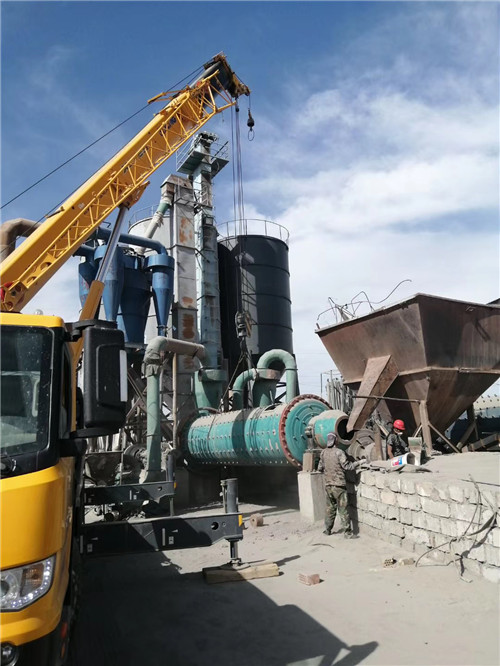吐鲁番市设备搬运等各类工程项目中，吊车起着关键作用